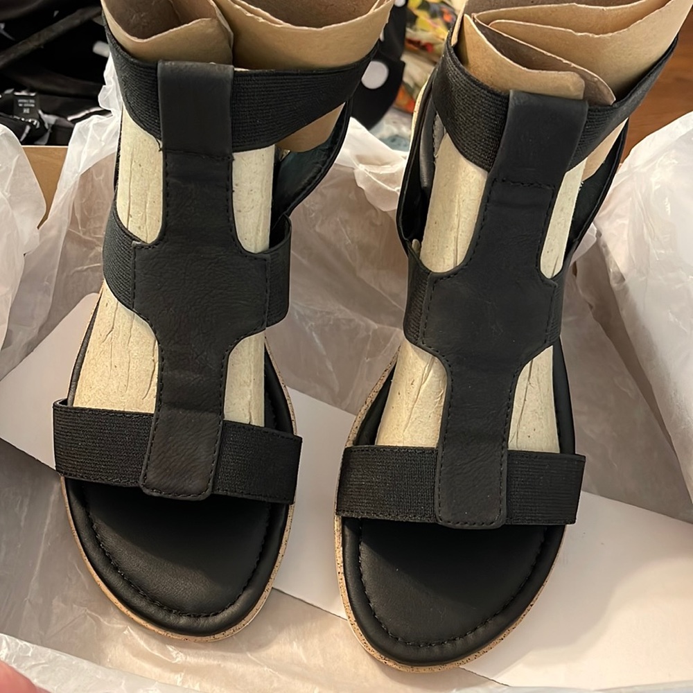 New Wide Fit Stretch Flatform Sandal- Black